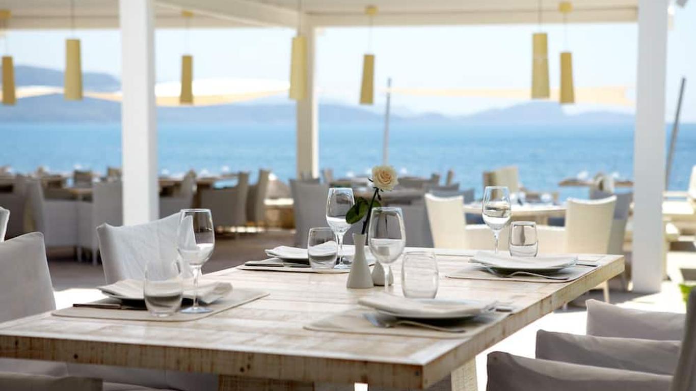Lichnos Beach Hotel & Suites