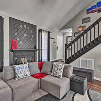 Updated Fayetville Townhome-Away-From-Home with Yard