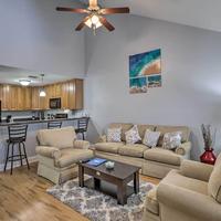 Tidy Tallahassee Townhome about 7 Mi to Downtown!