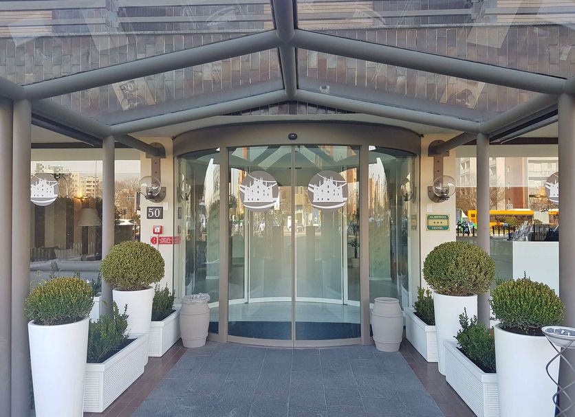 Hotel Entrance Photo