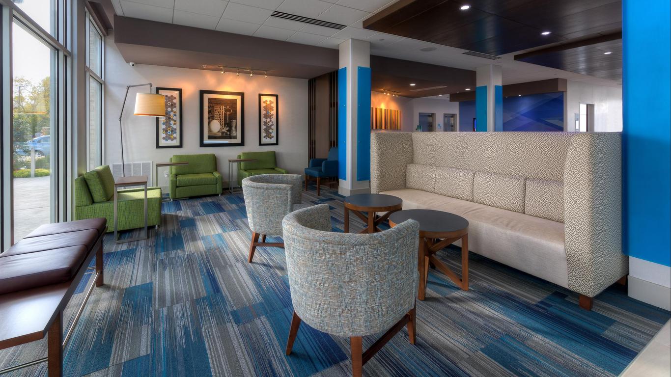 Holiday Inn Express & Suites Tulsa Midtown