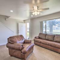 Comfy Bakersfield Townhome - Fire Pit and Patio