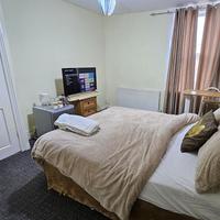 Affordable Luxury Studio , lower floor, in Leeds , Close to The City Centre