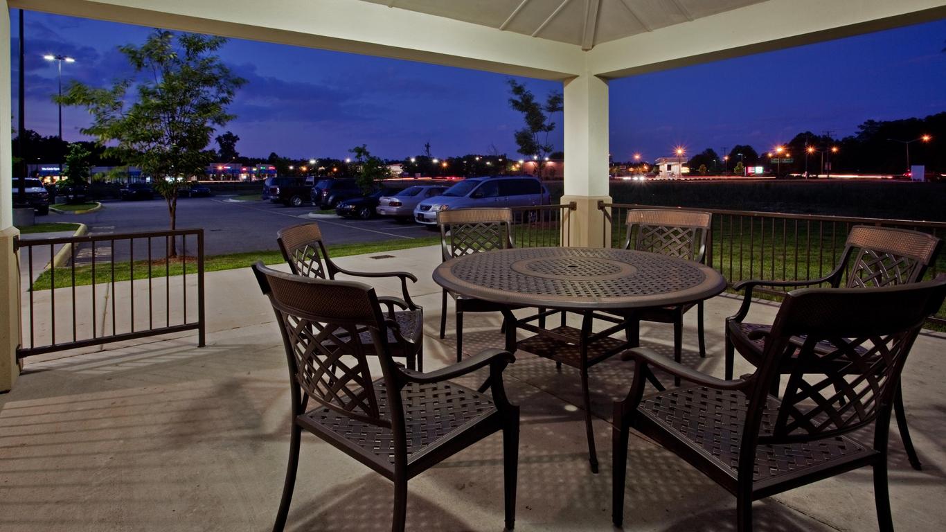 Candlewood Suites Chesapeake/Suffolk