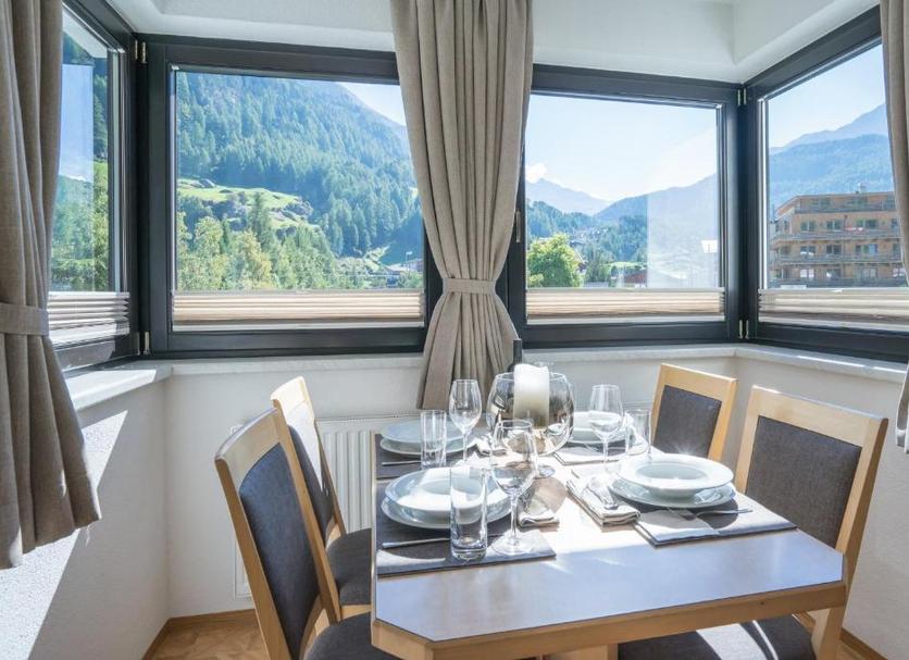 Dining room Photo